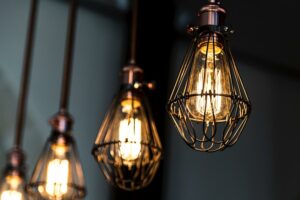 Jak wybrać lampy wiszące do domu? Poradnik