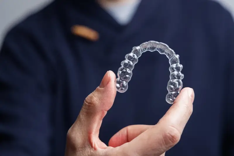 Czy leczenie Invisalign boli?