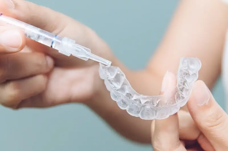 Czy noszenie nakladek invisalign boli